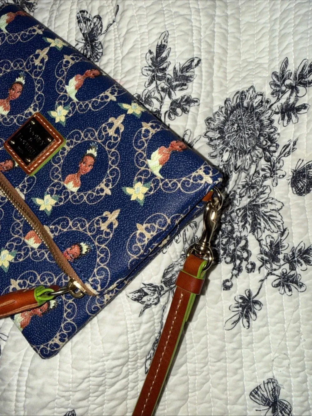 Tiana Disney Dooney and Bourke clutch or crossbody purse - Picture 8 of 14